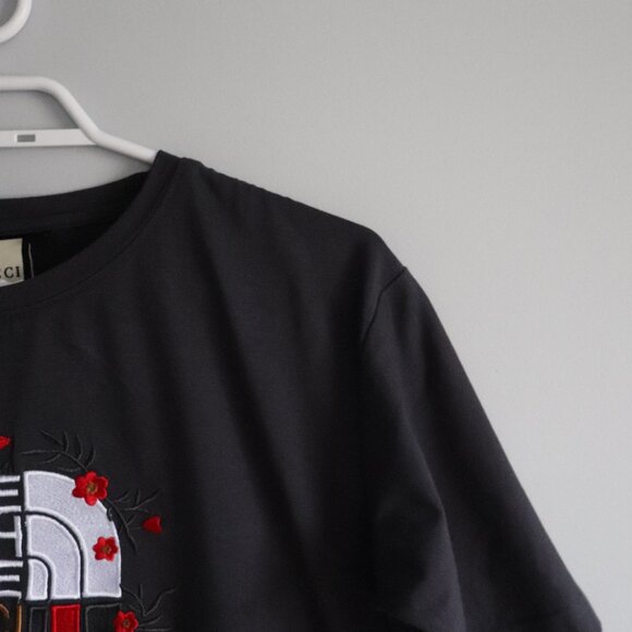 The North Face x Gucci M Grey Embroidered Collab Floral Cropped T-Shirt Crew Top - Picture 6 of 9